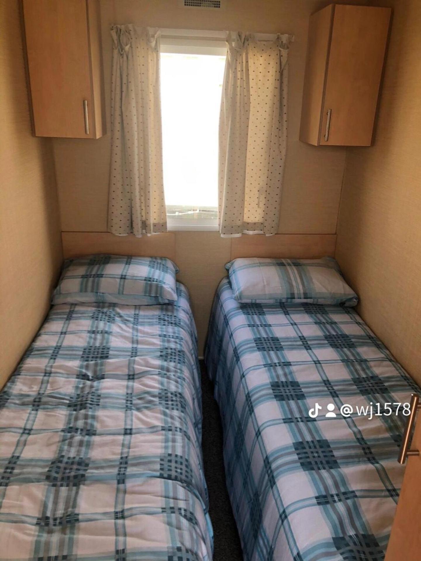 Adorable 2 Bedroom Caravan In Клактън он Сий Екстериор снимка