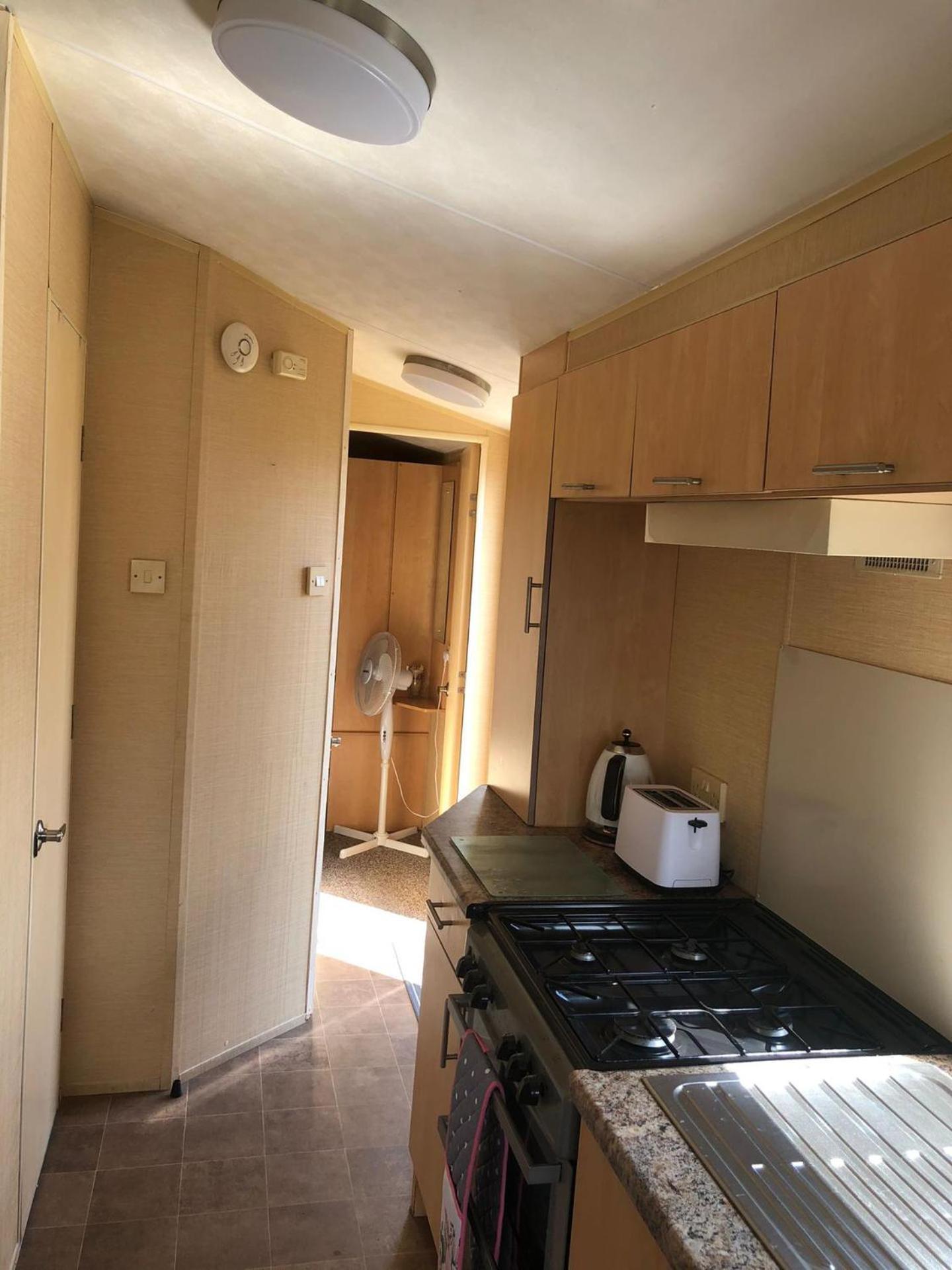 Adorable 2 Bedroom Caravan In Клактън он Сий Екстериор снимка