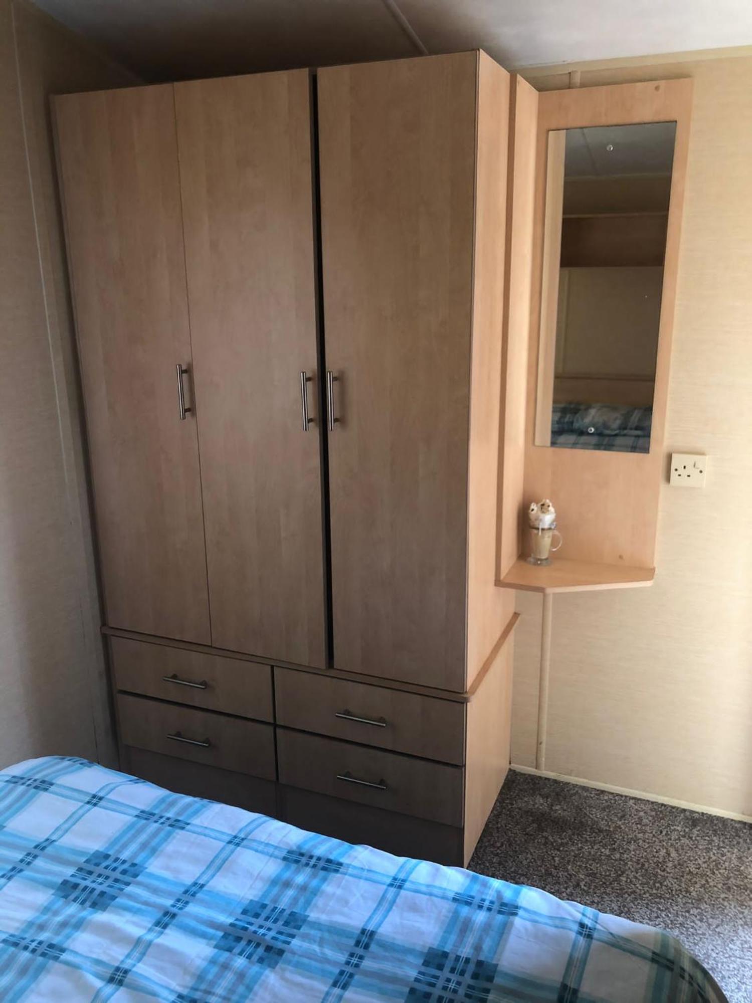 Adorable 2 Bedroom Caravan In Клактън он Сий Екстериор снимка